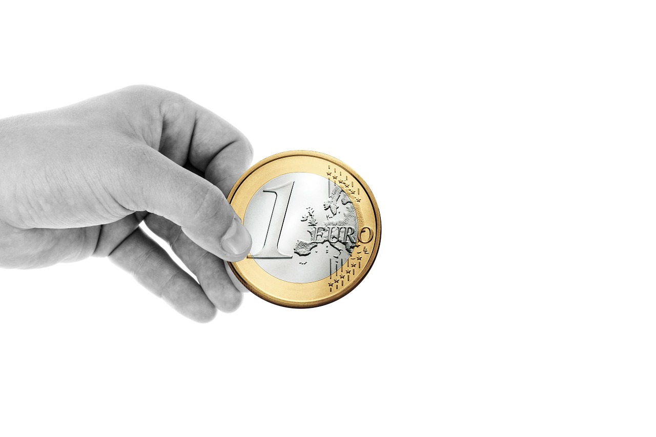 gold coin on hand
