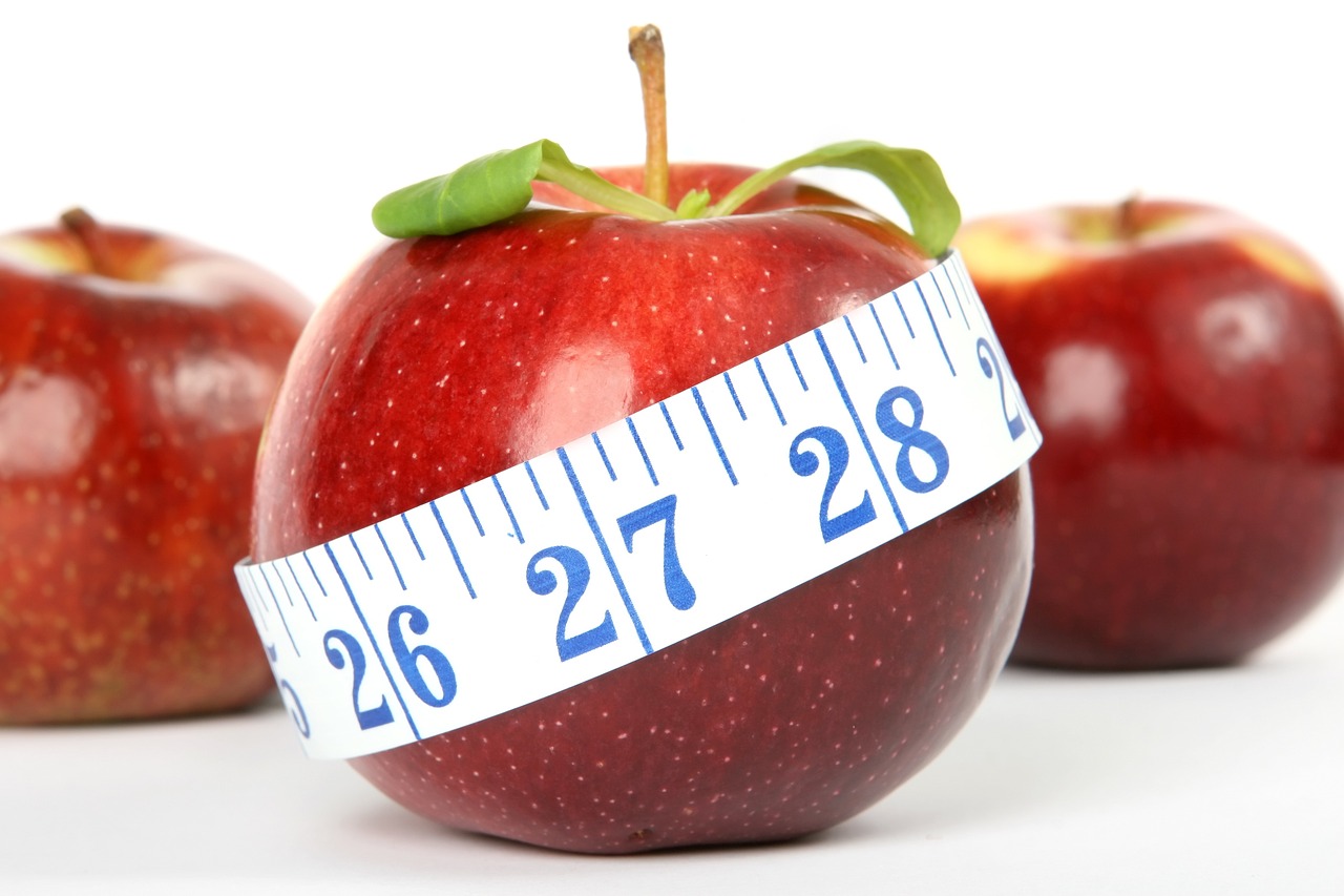 apple with a measuring tape
